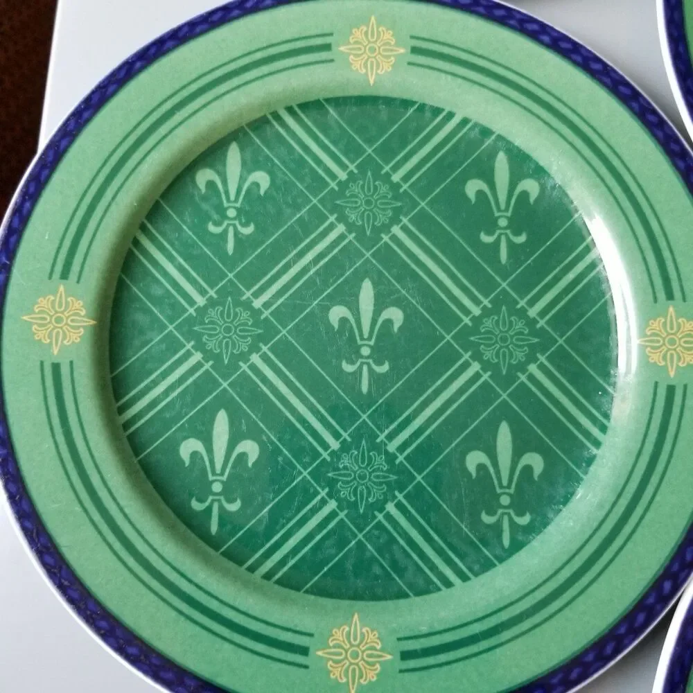 Vintage Casual by Victoria and Beale plate set of 4 fleur de lis pattern green